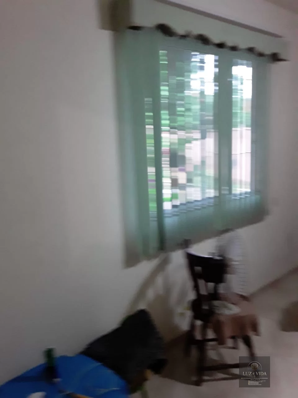 Casa com 2 quartos e dois banheiros (1 com suíte)