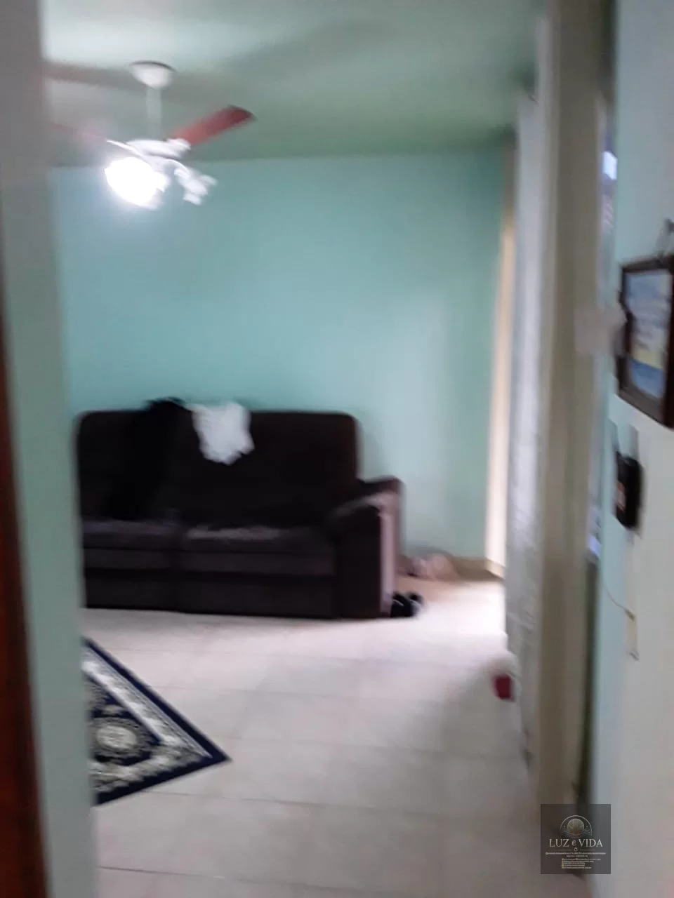 Casa com 2 quartos e dois banheiros (1 com suíte)