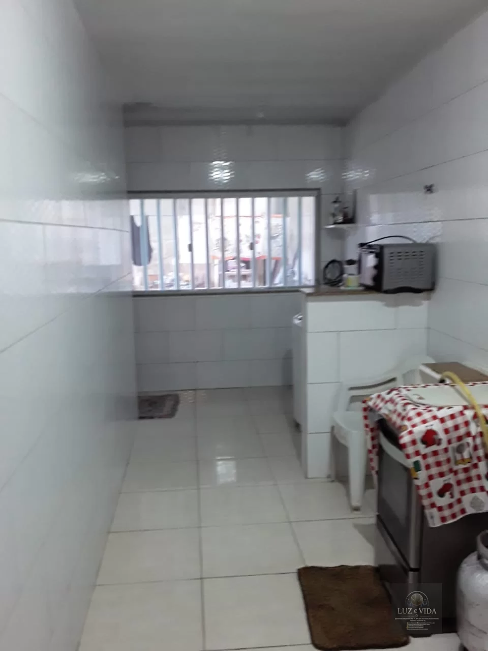 Casa com 2 quartos e dois banheiros (1 com suíte)