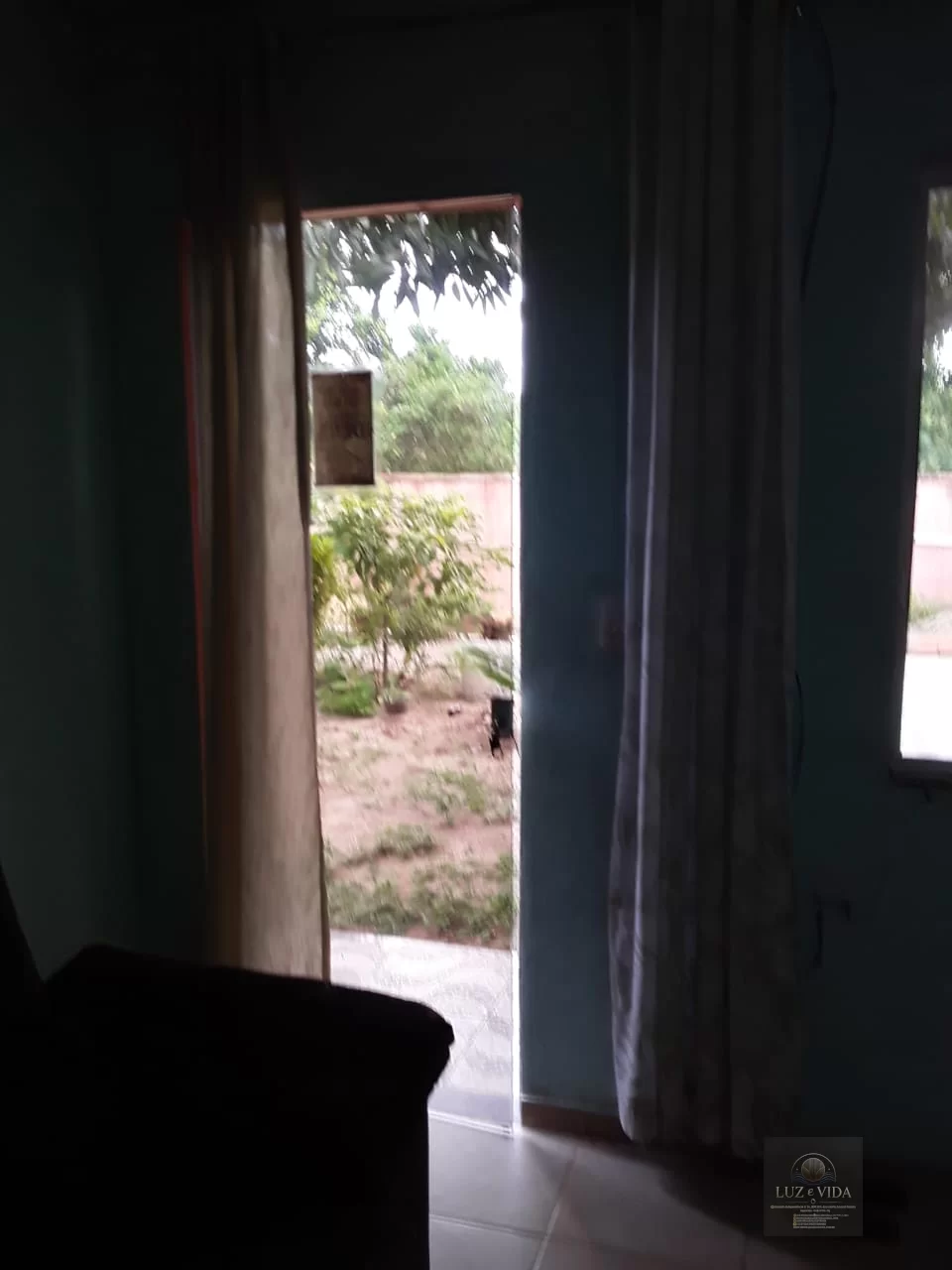 Casa com 2 quartos e dois banheiros (1 com suíte)