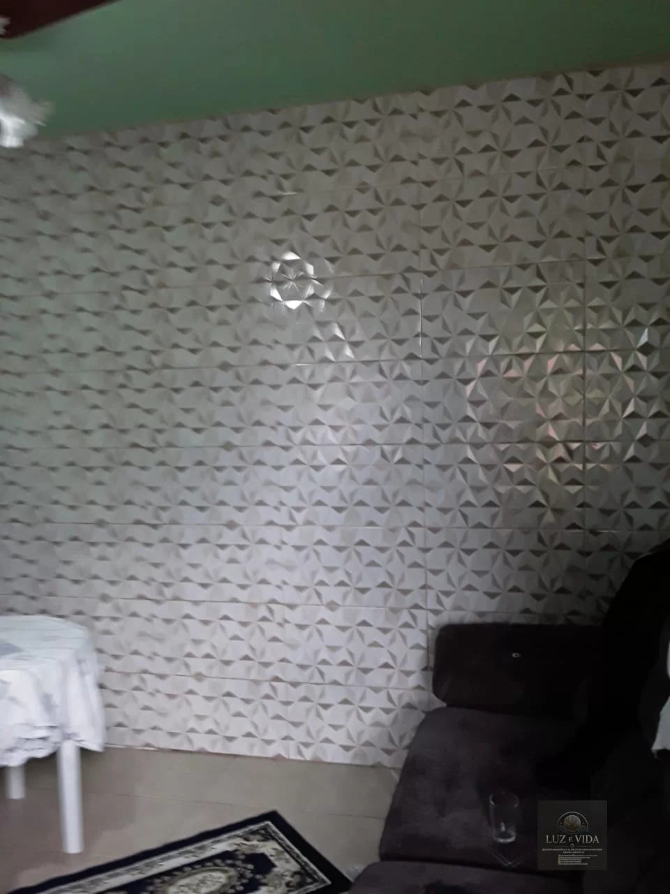 Casa com 2 quartos e dois banheiros (1 com suíte)