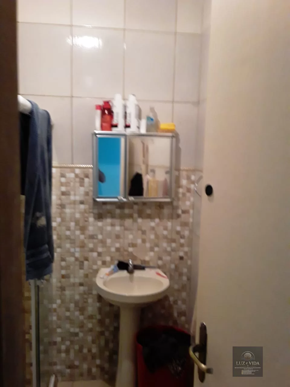 Casa com 2 quartos e dois banheiros (1 com suíte)