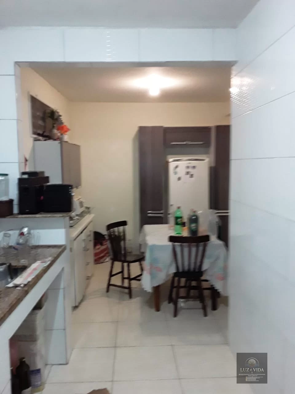 Casa com 2 quartos e dois banheiros (1 com suíte)