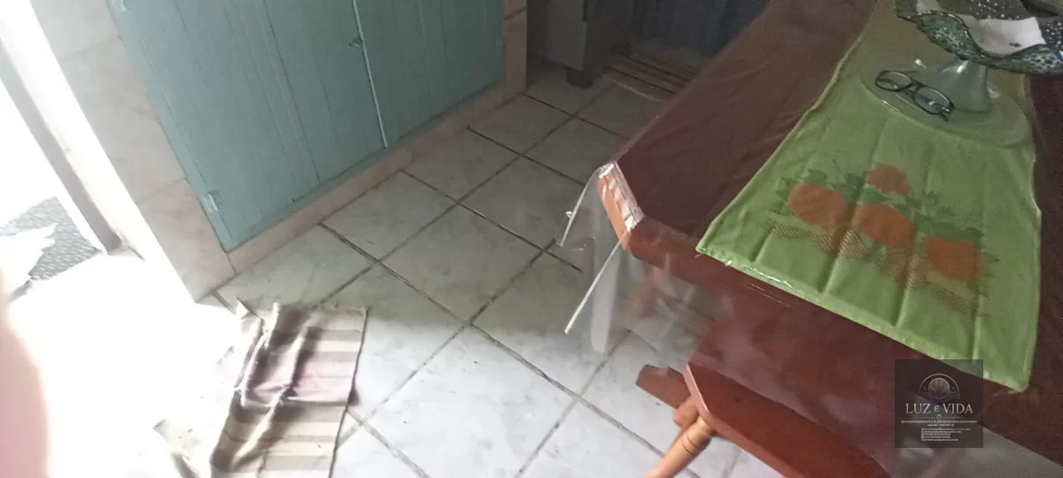 Casa com 2 quartos e dois banheiros