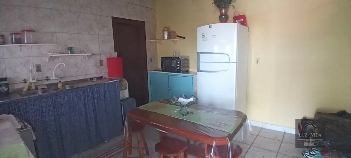 Casa com 2 quartos e dois banheiros