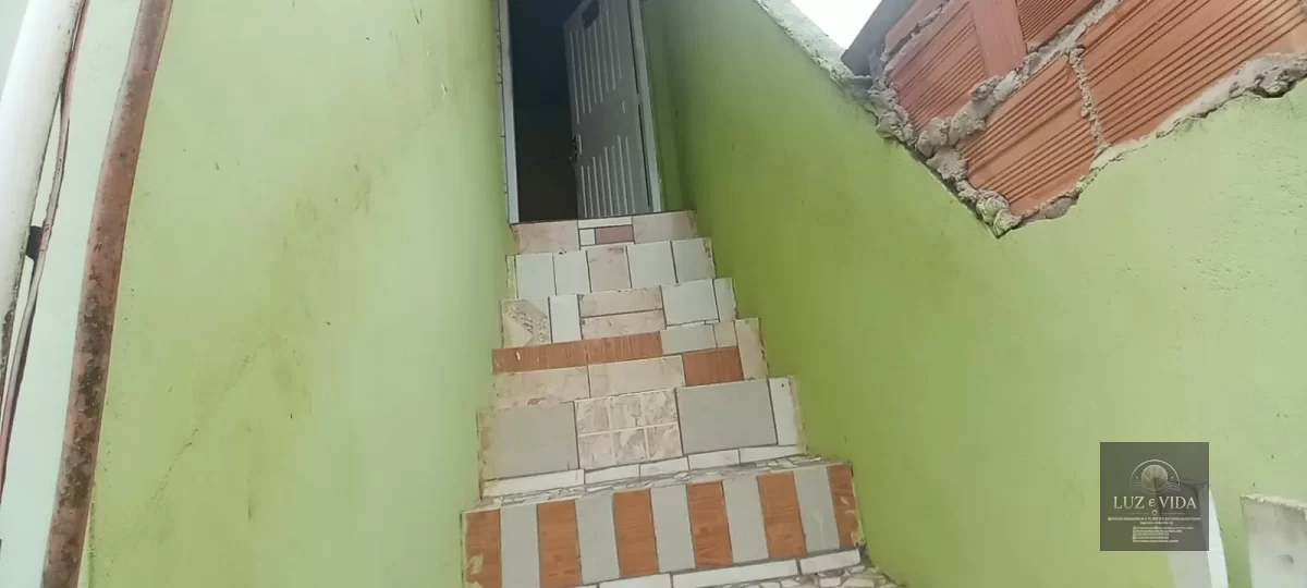 Casa com 2 quartos e dois banheiros