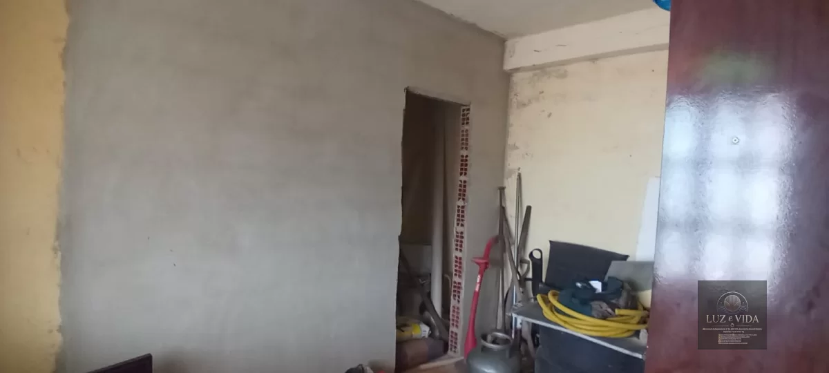 Casa com 2 quartos e dois banheiros