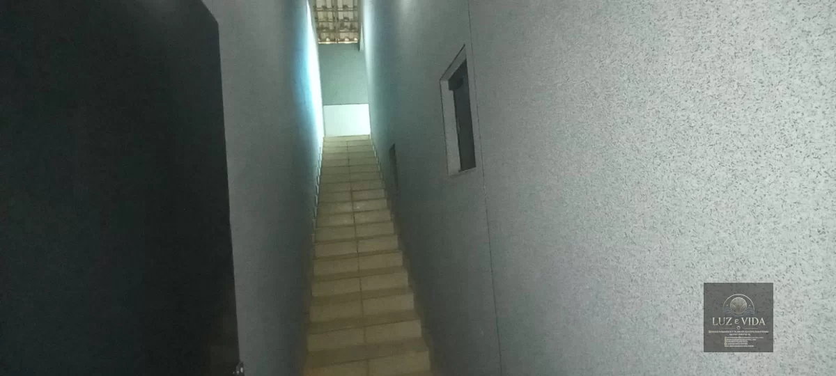 Casa com 3 quartos (três com suítes) totalizando 4 banheiros