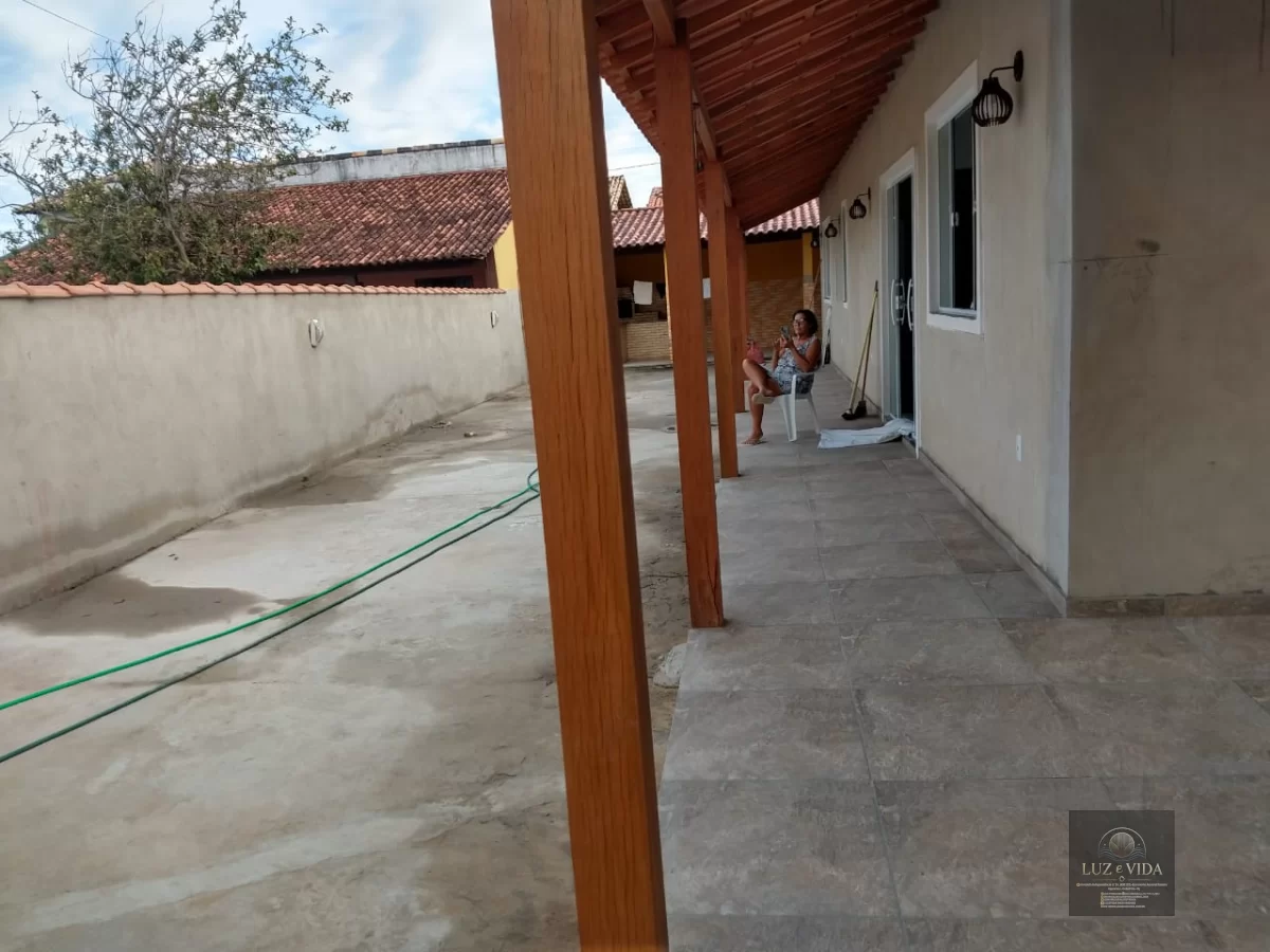 CASA A VENDA EM AQUÁRIOS - CABO FRIO 