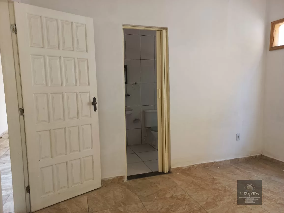 Casa a Venda no Condomínio Sol e Mar, bem localizada