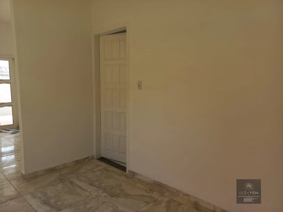 Casa a Venda no Condomínio Sol e Mar, bem localizada