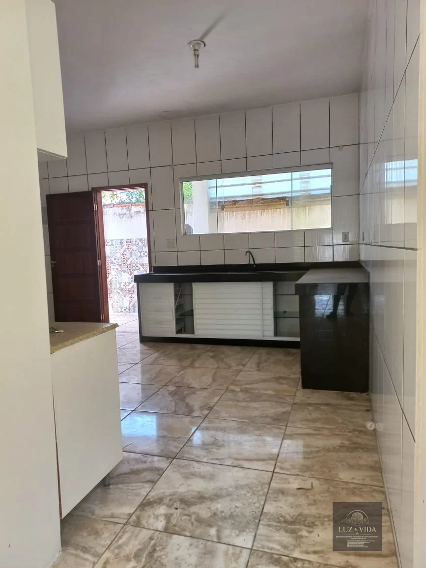 Casa a Venda no Condomínio Sol e Mar, bem localizada