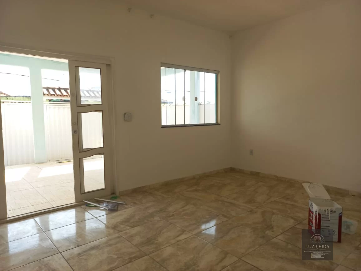 Casa a Venda no Condomínio Sol e Mar, bem localizada