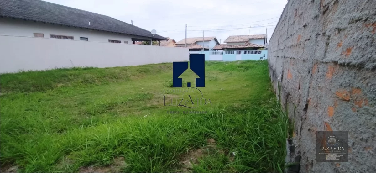 Belíssimo Terreno à venda dentro do Condomínio Sol e Mar em Aquarius 