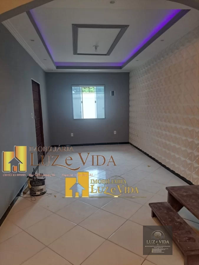 Casa com garagem para 3 carros