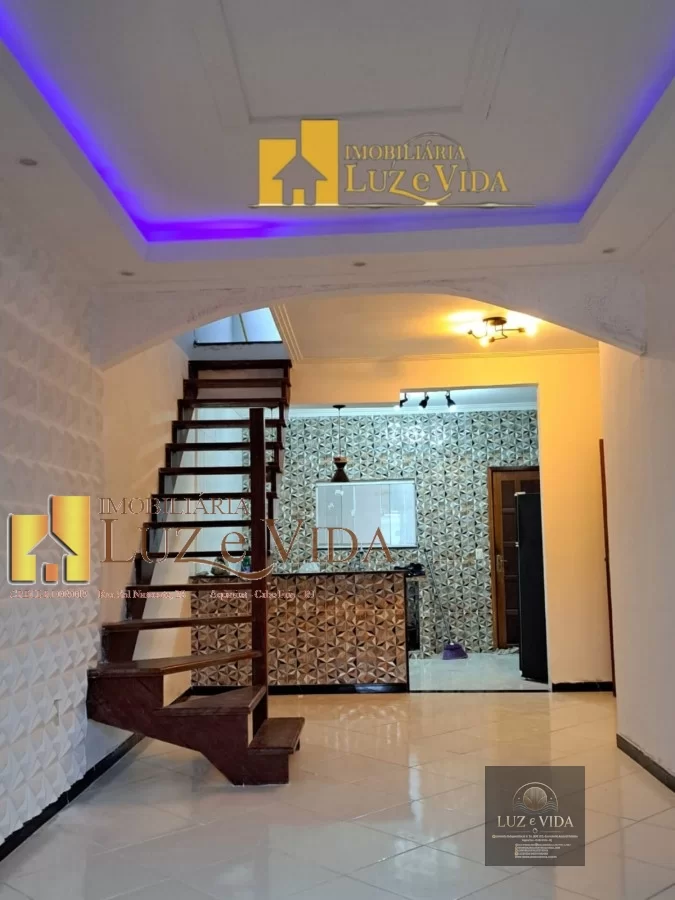 Casa com garagem para 3 carros