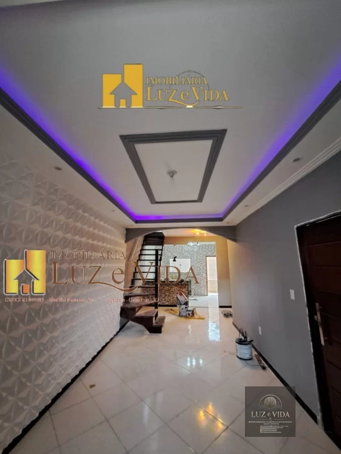 Casa com garagem para 3 carros