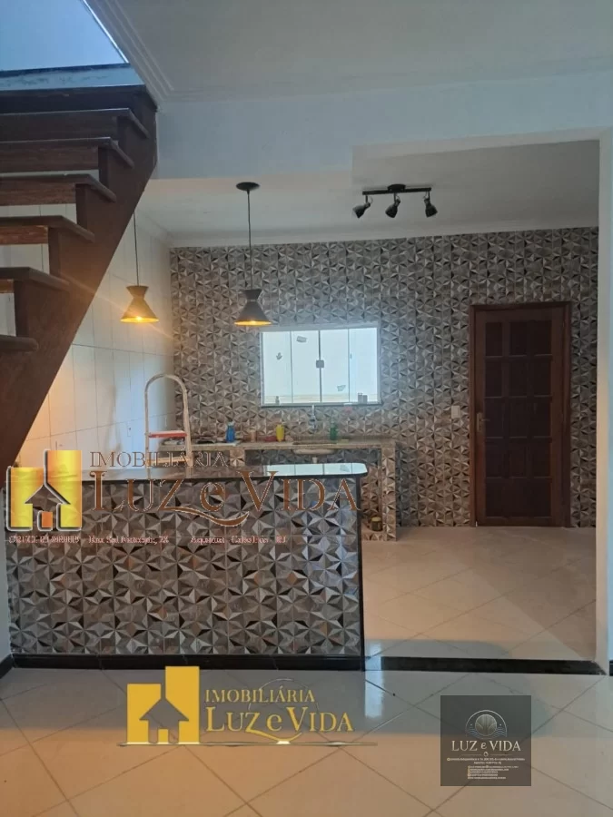 Casa com garagem para 3 carros