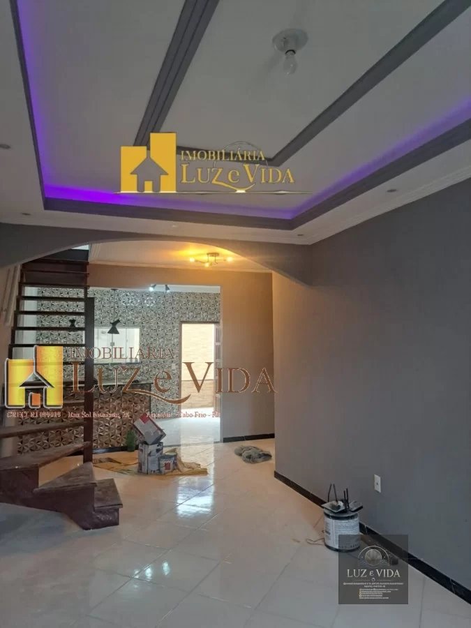 Casa com garagem para 3 carros