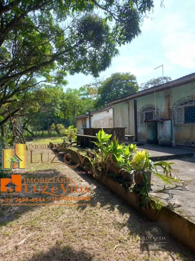 Venda dessa área com casas dentro
