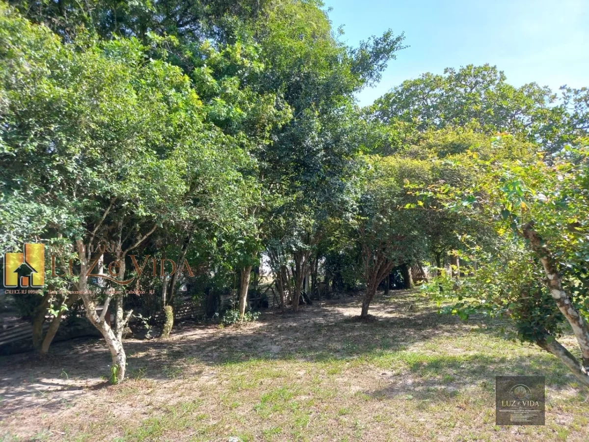 Venda dessa área com casas dentro