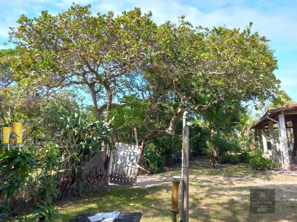 Venda dessa área com casas dentro