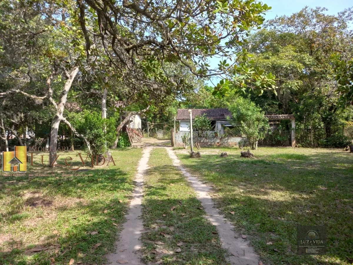 Venda dessa área com casas dentro