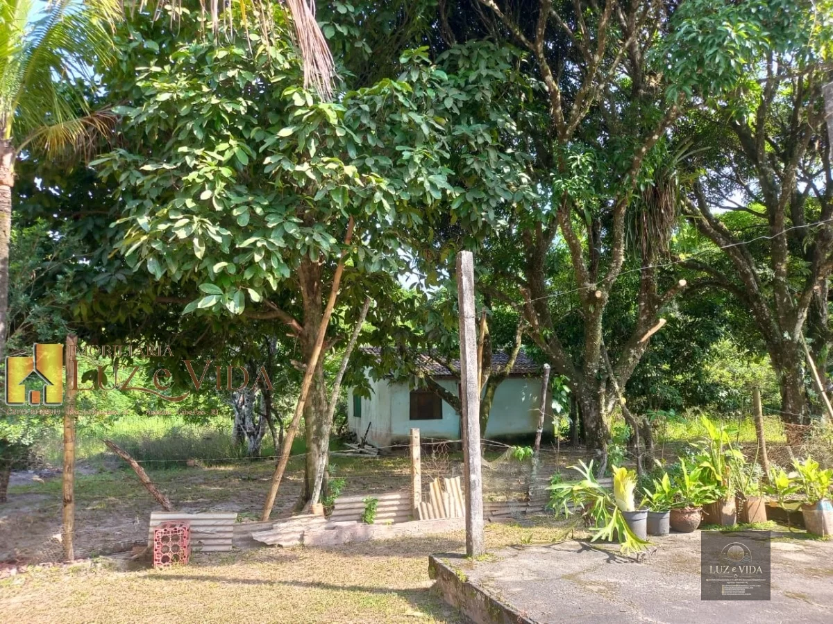 Venda dessa área com casas dentro