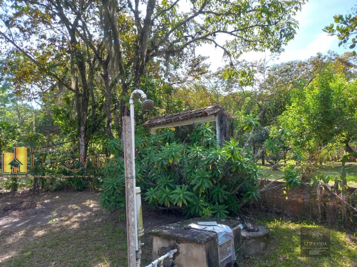 Venda dessa área com casas dentro