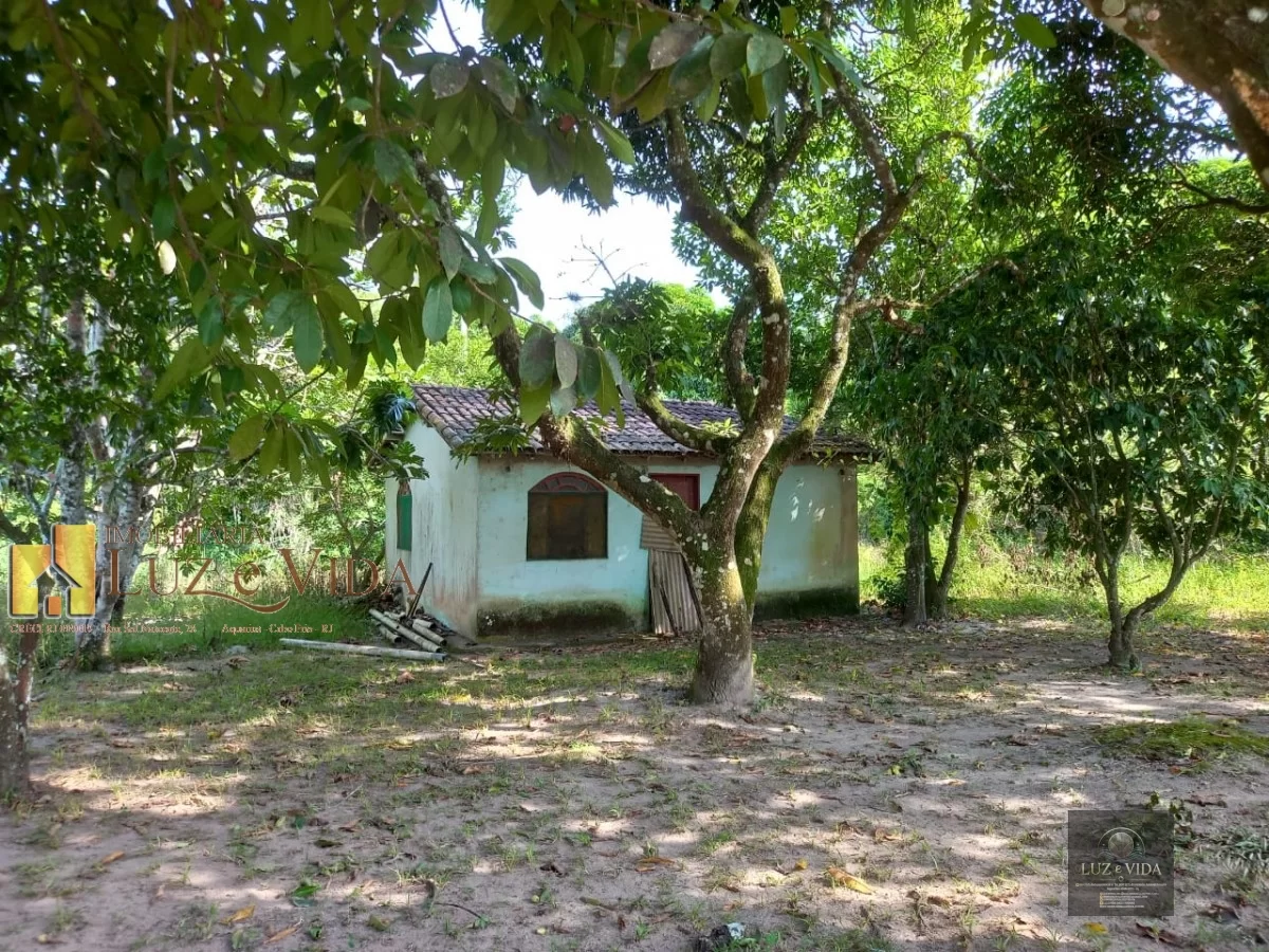 Venda dessa área com casas dentro