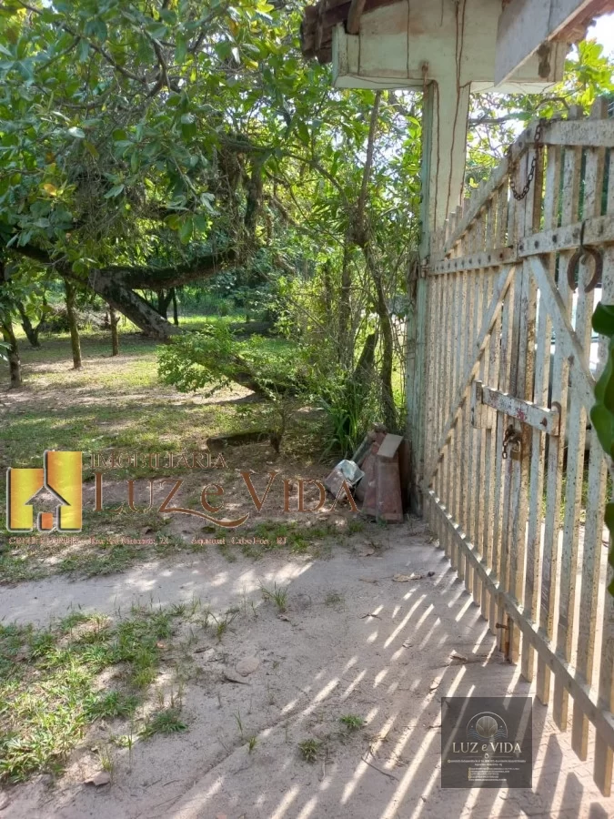 Venda dessa área com casas dentro