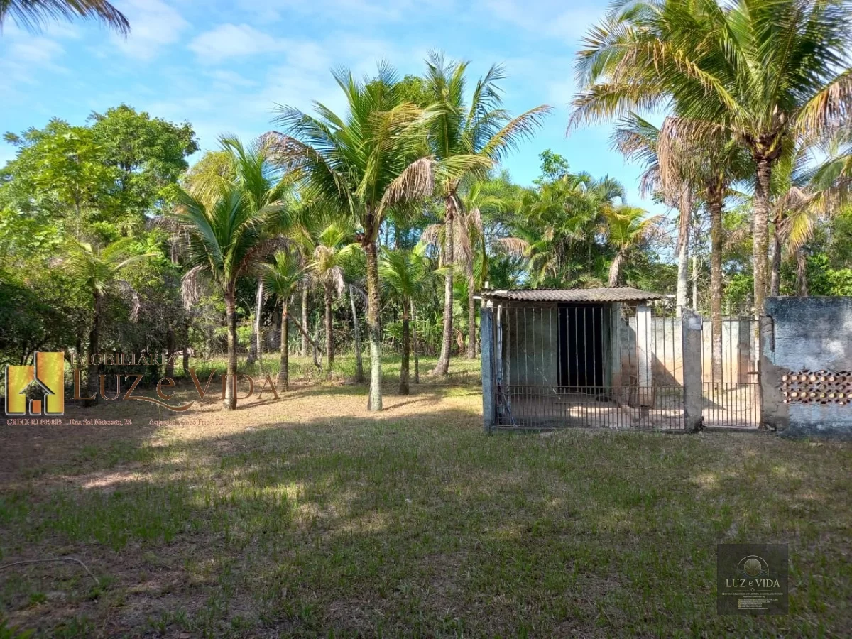 Venda dessa área com casas dentro