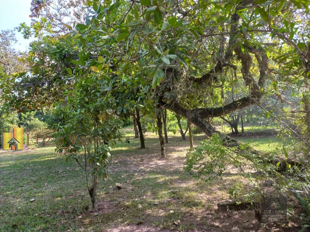 Belíssimo Sítio a venda no Centro Hípico